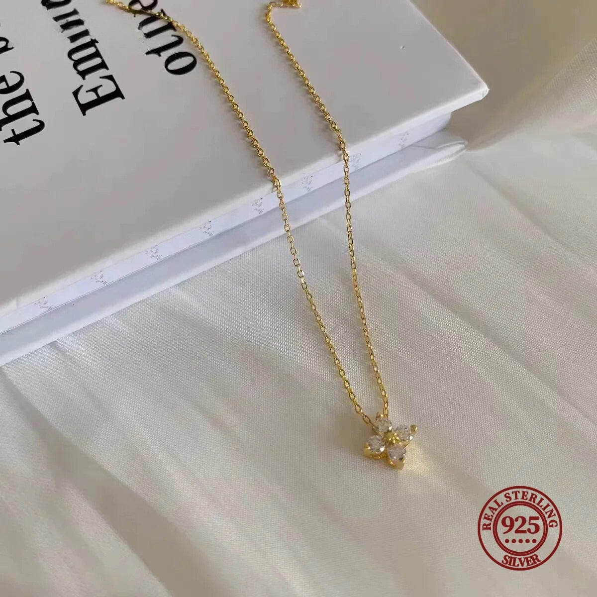 Velora SparkClover Chain