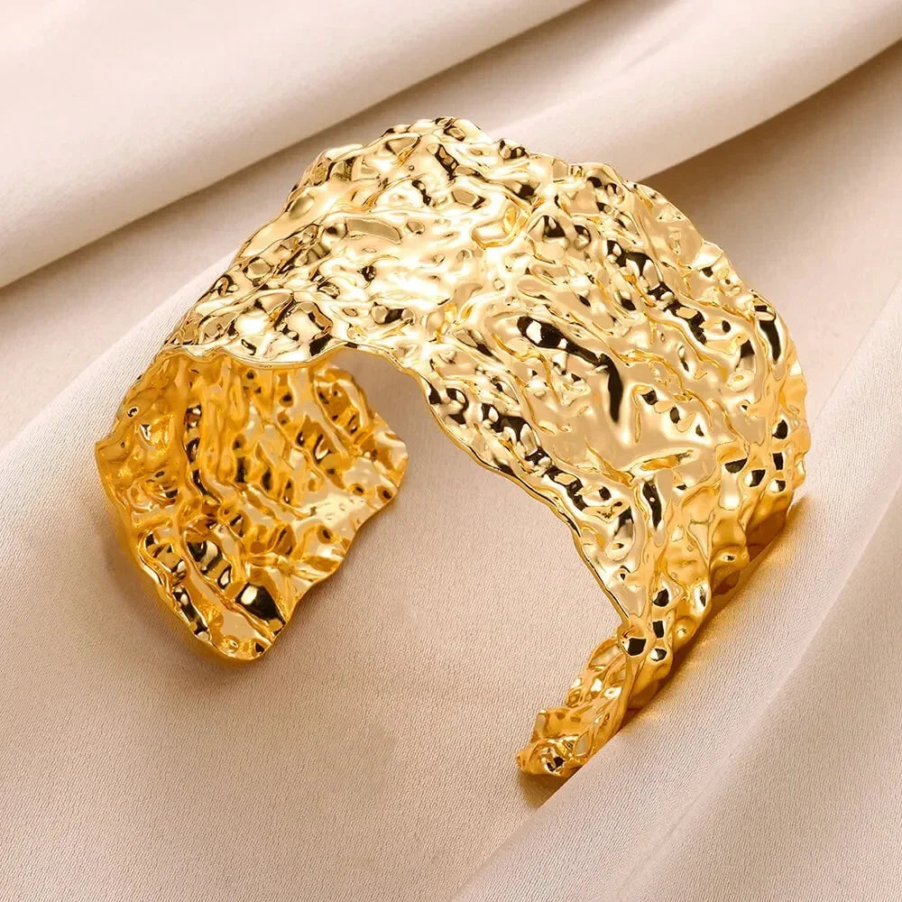 AureWrinkle Gold Cuff