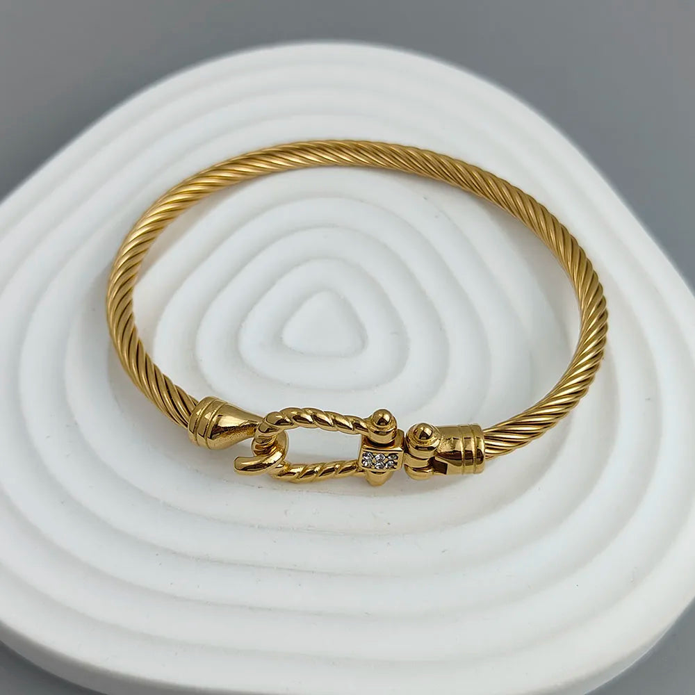 LuxeHoof 18K Horseshoe Bracelet