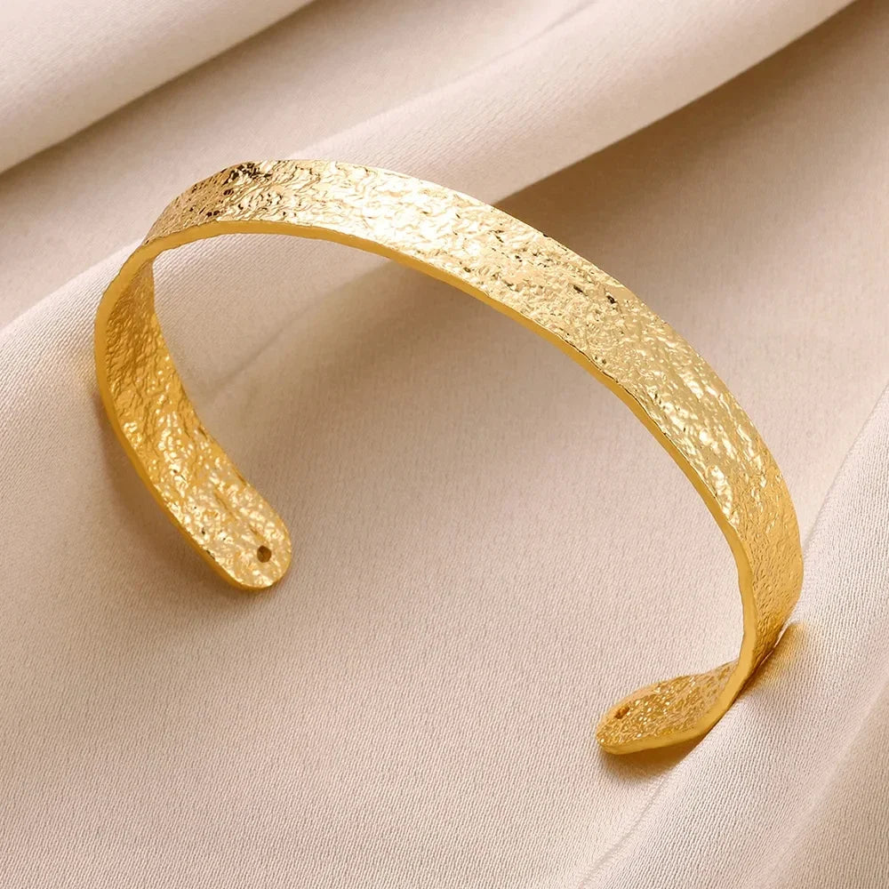 AureWrinkle Gold Cuff