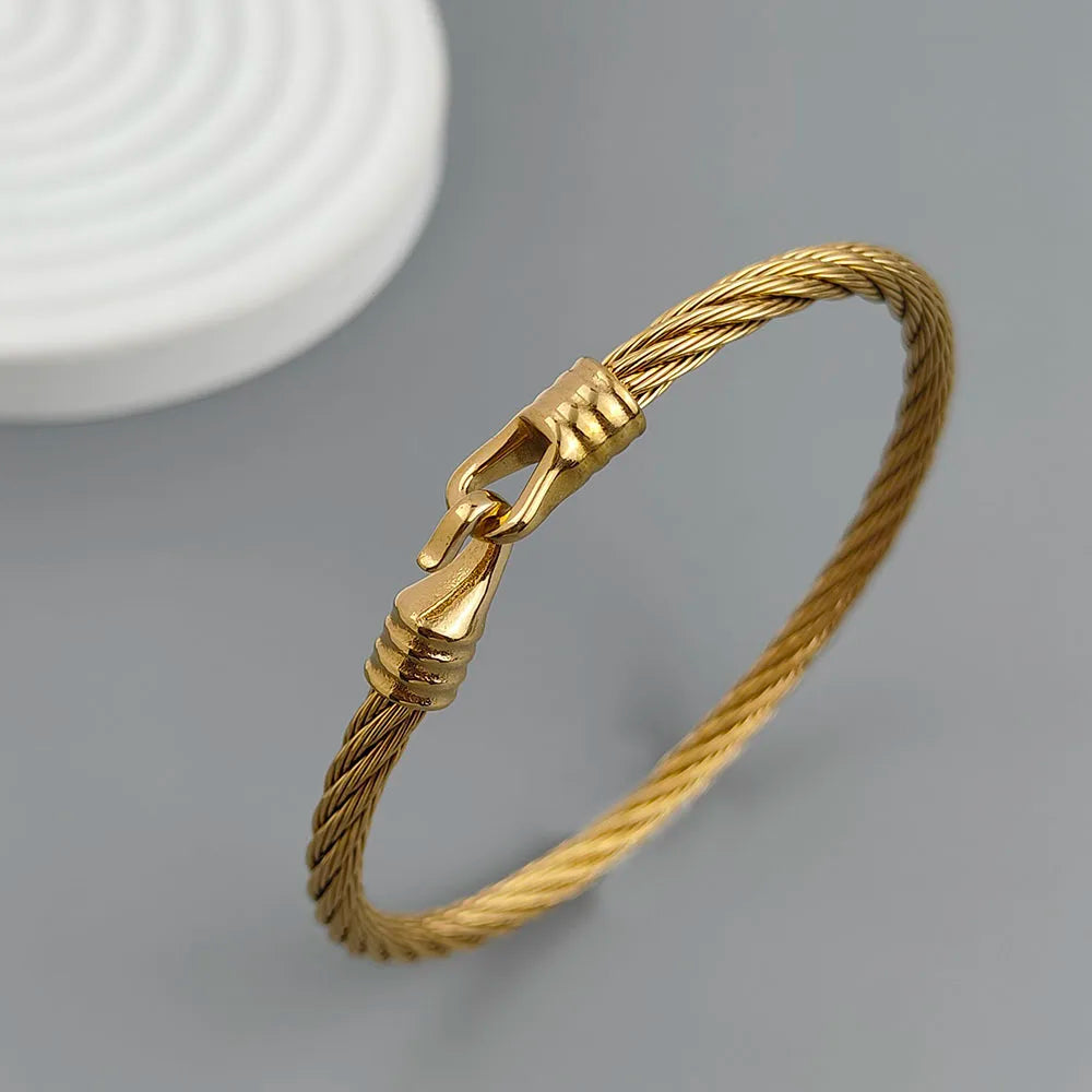 LuxeHoof 18K Horseshoe Bracelet