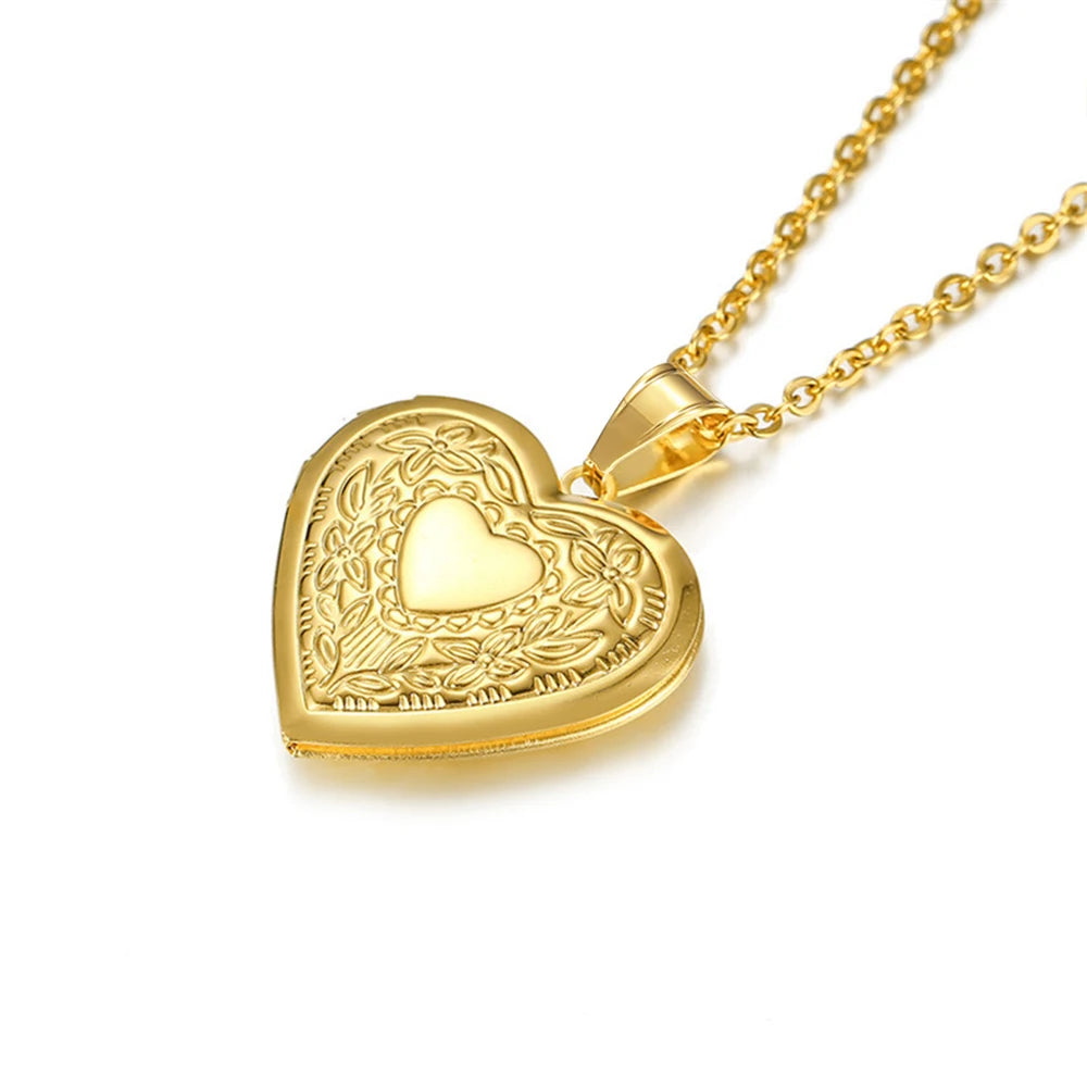 Amour Keepsake™ Heart Locket