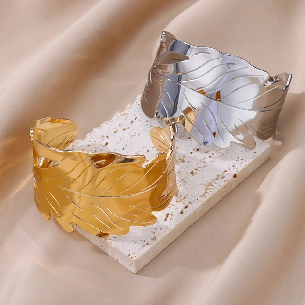 AureWrinkle Gold Cuff