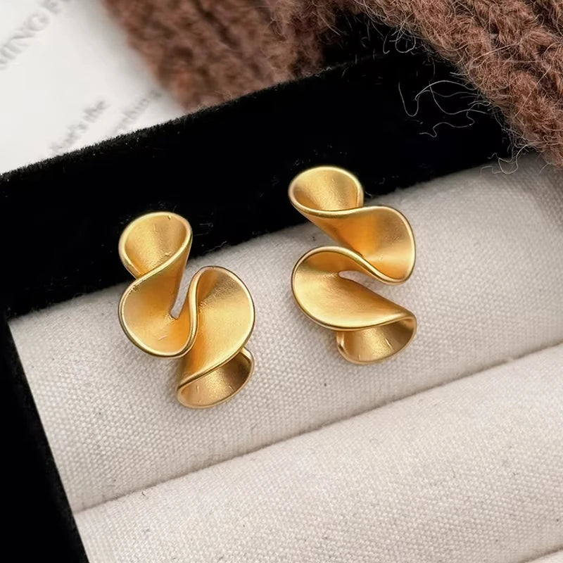 FlowerTwist Stud Earrings