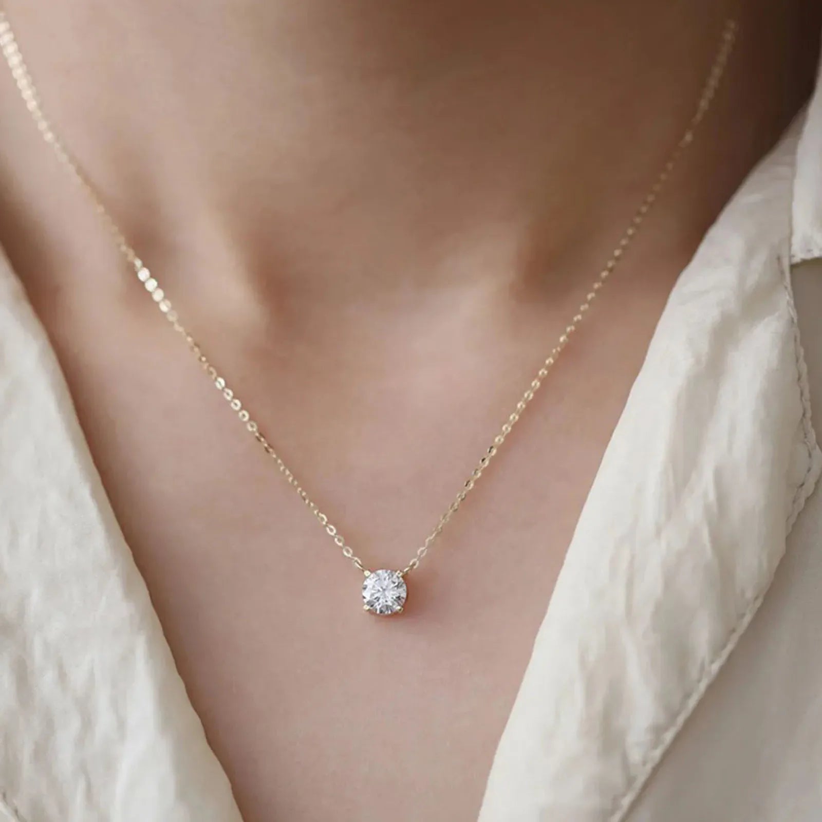 Golden Solitaire Clavicle Necklace