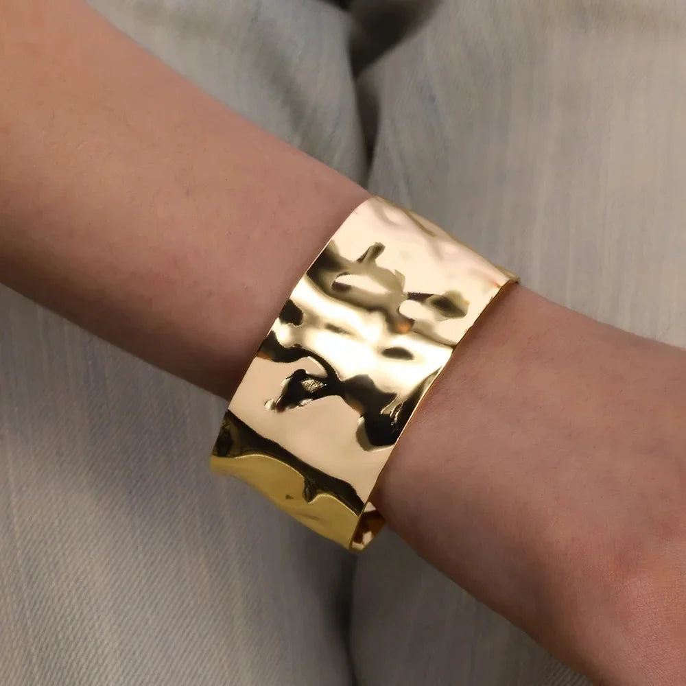 AureWrinkle Gold Cuff