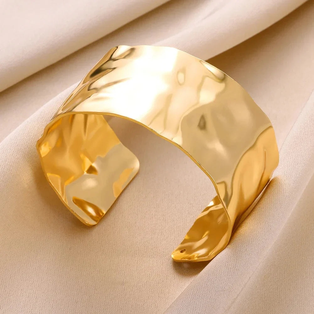 AureWrinkle Gold Cuff