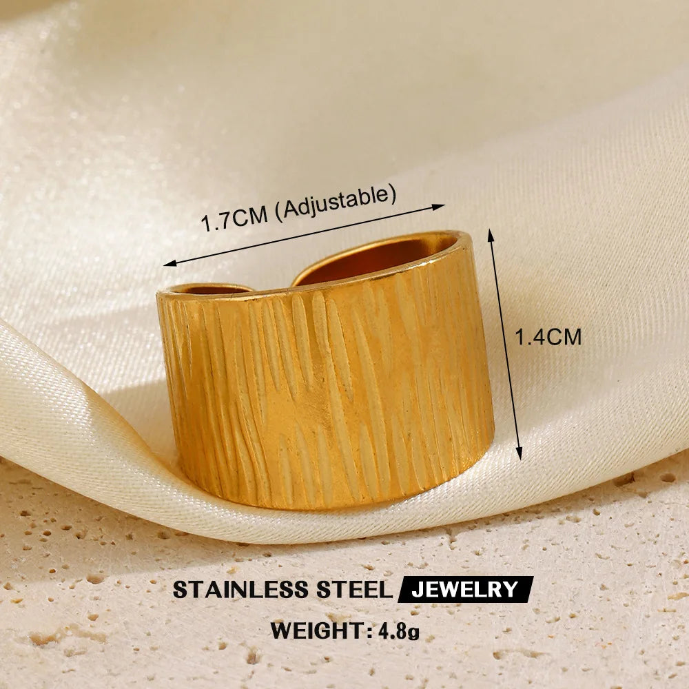 Élan Heart Outline Ring