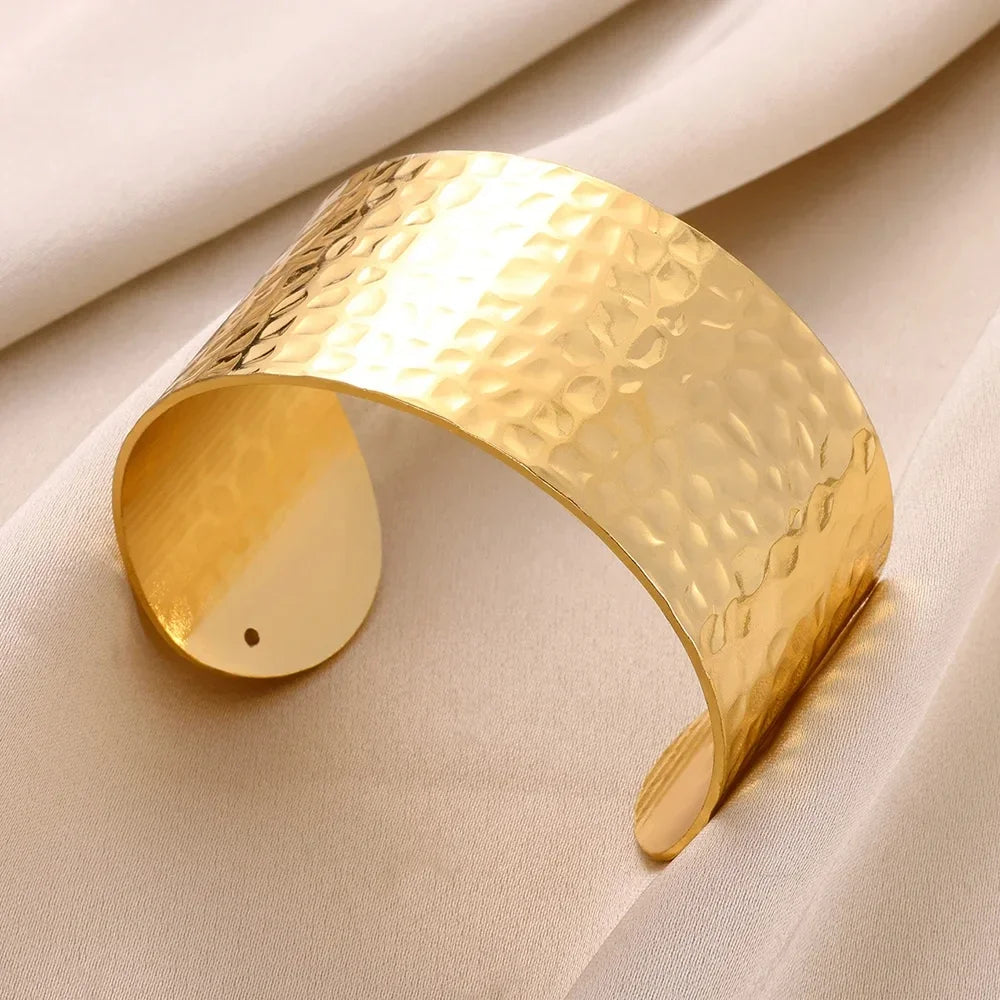 AureWrinkle Gold Cuff