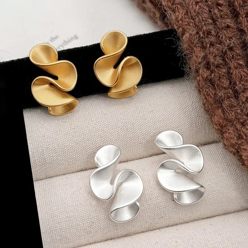FlowerTwist Stud Earrings